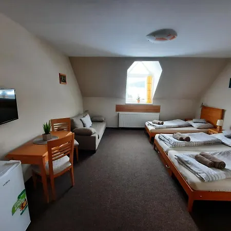 Sportcentrum Klinovec בית הארחה 3*