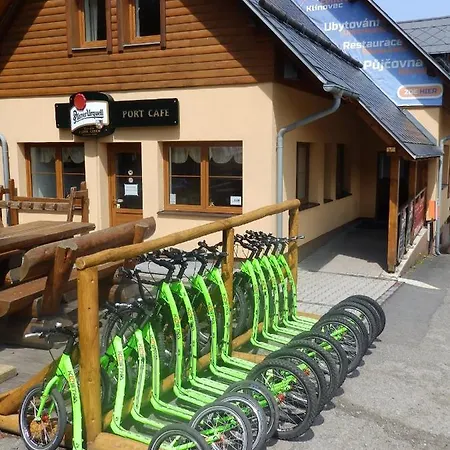 Sportcentrum Klinovec ゲストハウス Loučná pod Klínovcem